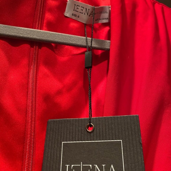 NWT MacDuggal Red plunged Gown size 6 - Picture 10 of 10